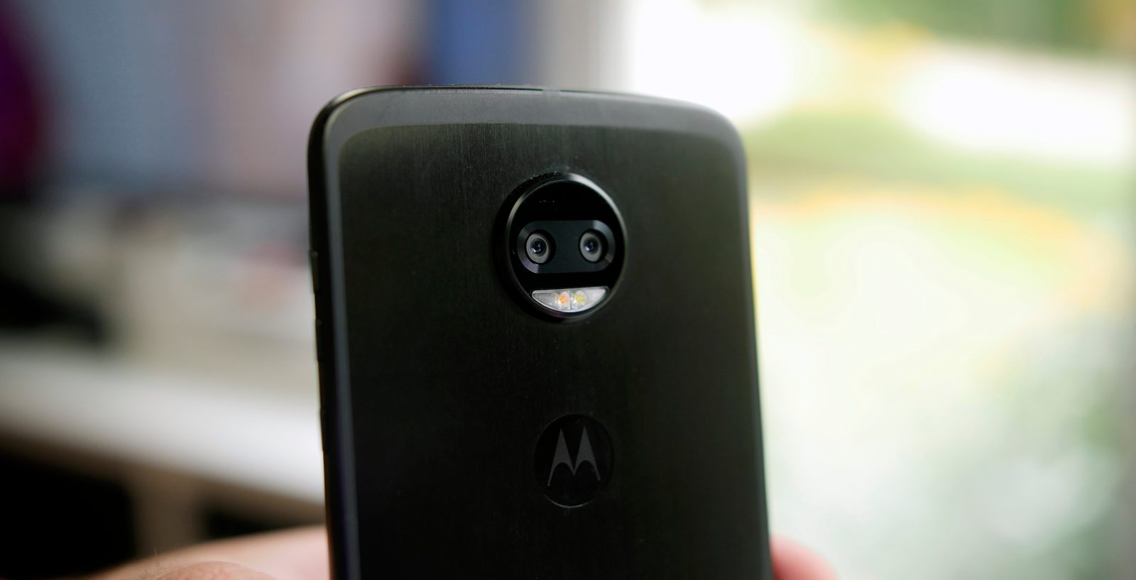 Moto X4